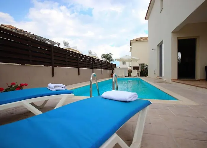 Lola Βίλα Αγία Νάπα